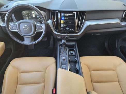 Used 2018 Volvo XC60 T5 Momentum w/ Vision Package AWD/4WD image 26