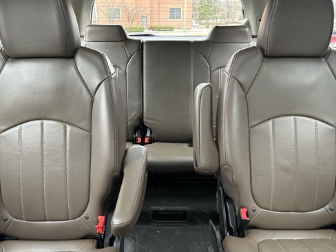 Used 2016 GMC Acadia SLT w/ Technology Package image 2