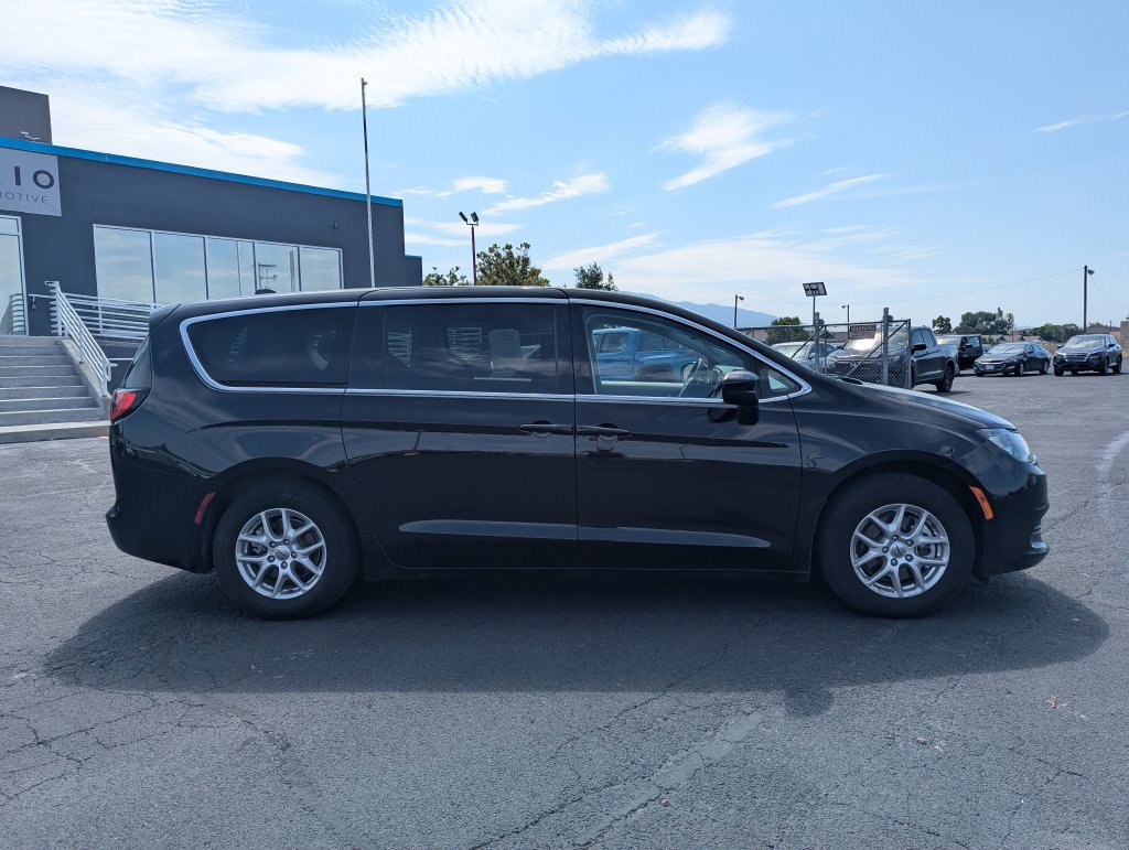 Used 2024 Chrysler Voyager LX FWD image 2