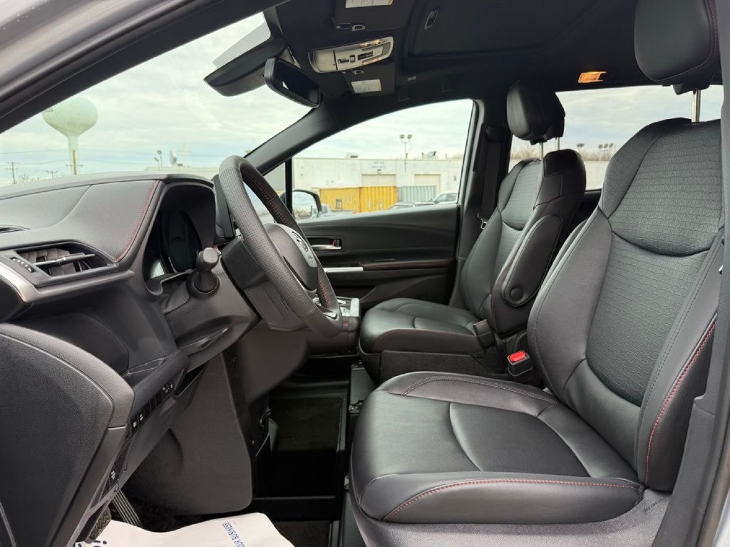 Used 2025 Toyota Sienna XSE w/ XSE Plus Package AWD/4WD image 33