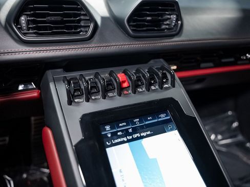 Used 2020 Lamborghini Huracan EVO image 45