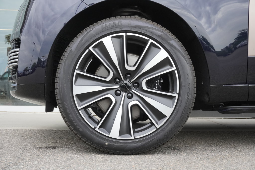New 2026 Land Rover Range Rover SV AWD/4WD image 34