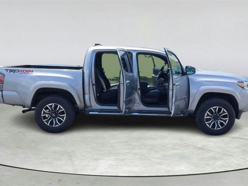 Used 2020 Toyota Tacoma TRD Sport image 9
