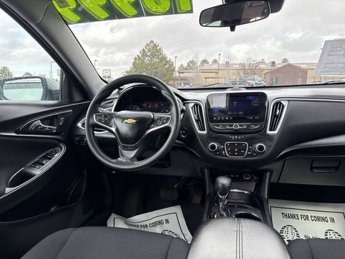 Used 2023 Chevrolet Malibu LT image 3