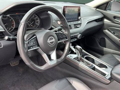 Used 2024 Nissan Altima 2.5 SR FWD image 13
