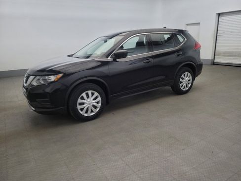 Used 2017 Nissan Rogue S image 2