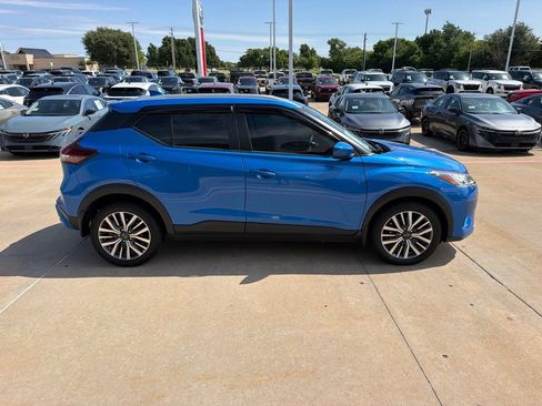 Used 2024 Nissan Kicks SV w/ Interior Electronics Package FWD image 6