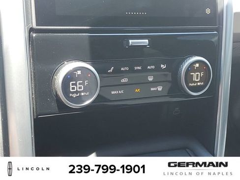 Used 2024 Land Rover Discovery Metropolitan Edition AWD/4WD image 32