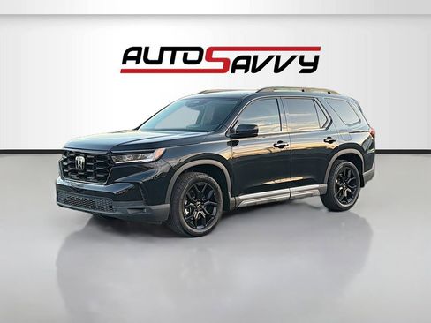 Used 2025 Honda Pilot Touring image 3