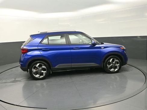 Used 2022 Hyundai Venue Limited FWD image 11