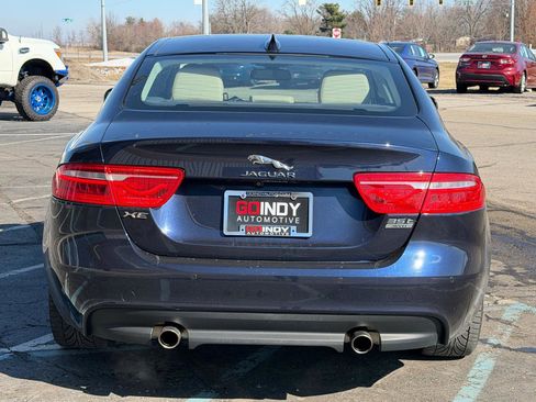 Used 2017 Jaguar XE Premium image 4