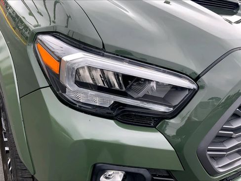 Used 2022 Toyota Tacoma TRD Sport w/ Technology Package AWD/4WD image 27