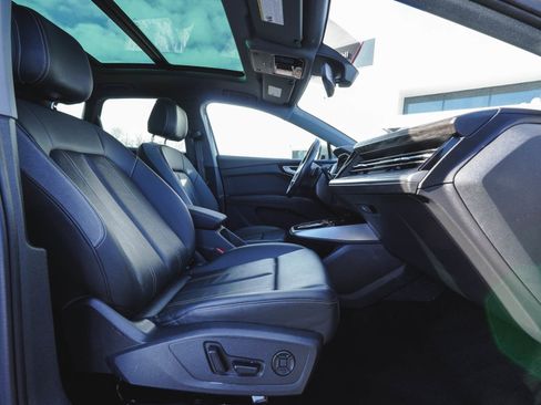 Used 2024 Audi Q4 e-tron Premium w/ Convenience Package image 39