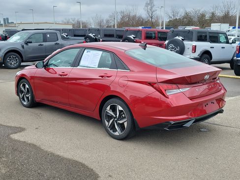 Used 2023 Hyundai Elantra Limited image 3