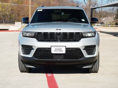 New 2025 Jeep Grand Cherokee Altitude AWD/4WD image 6