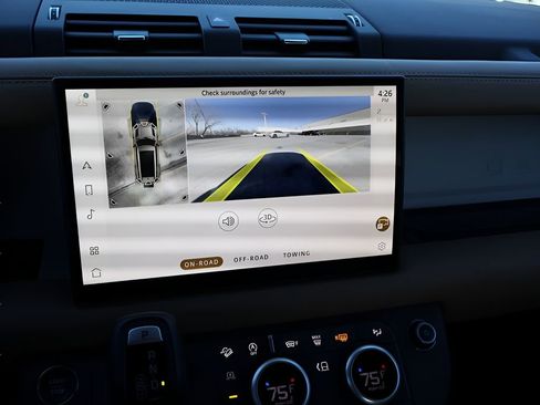 Used 2025 Land Rover Defender 130 X-Dynamic SE image 24