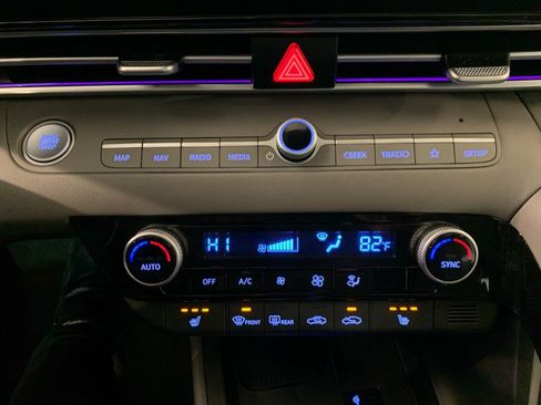 Used 2025 Hyundai Elantra SEL image 34