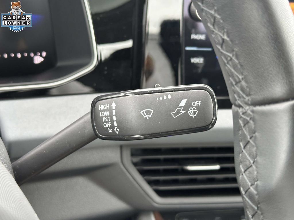 Used 2026 Volkswagen Jetta SE FWD image 25