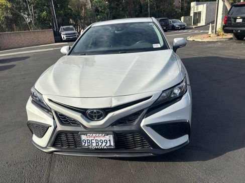 Used 2022 Toyota Camry SE FWD image 9