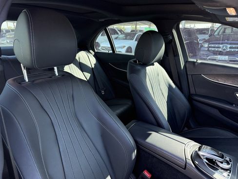 Used 2020 Mercedes-Benz E 350 4MATIC Sedan image 3