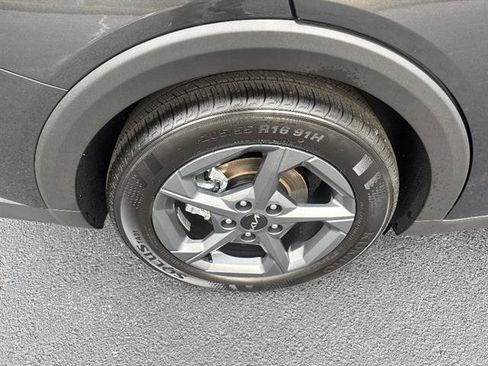 New 2025 Kia K4 LXS image 9