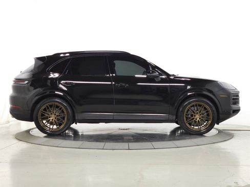 Used 2024 Porsche Cayenne AWD/4WD image 10