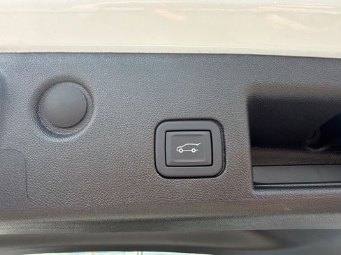 Used 2024 Chevrolet Equinox LT AWD/4WD image 7