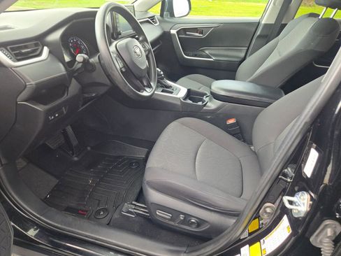 Used 2021 Toyota RAV4 XLE FWD image 21