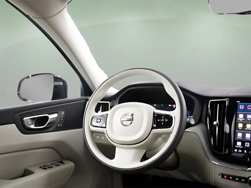 Certified 2025 Volvo XC60 T8 Plus w/ Protection Package Premier image 34