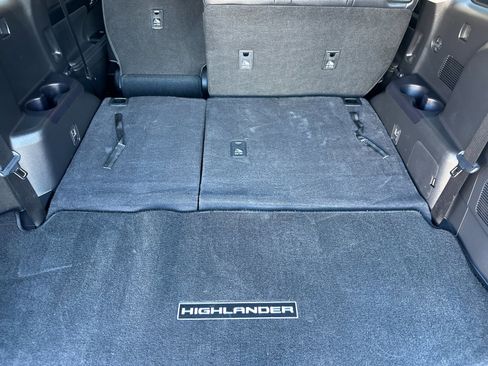 Used 2023 Toyota Highlander XLE image 17