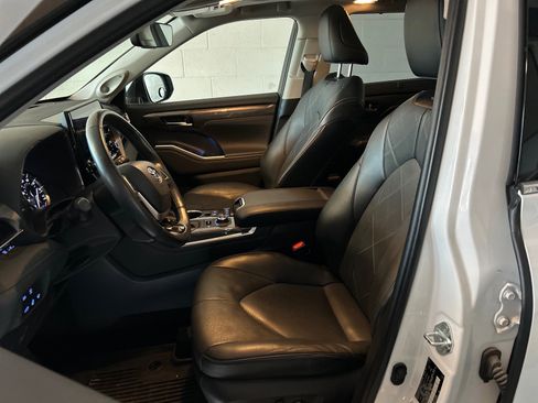 Used 2022 Toyota Highlander Platinum image 15
