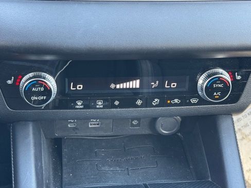 Used 2022 Mitsubishi Outlander SE image 21