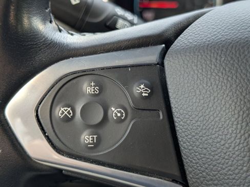 Used 2022 Chevrolet Traverse LT image 16