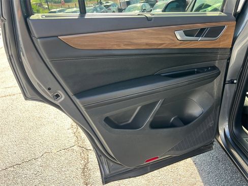 Used 2024 Volkswagen Atlas SE image 22