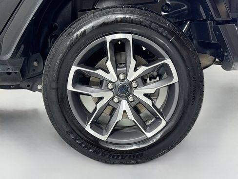 Used 2024 Jeep Wrangler Unlimited w/ Convenience Group AWD/4WD image 9