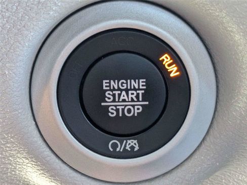 Used 2023 Chrysler Pacifica Touring-L FWD image 29