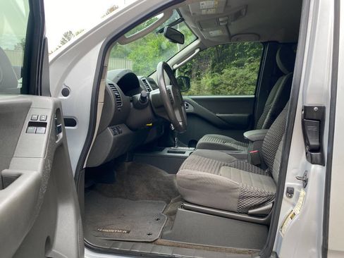 Used 2011 Nissan Frontier SV w/ SV Premium Utility Pkg RWD image 14