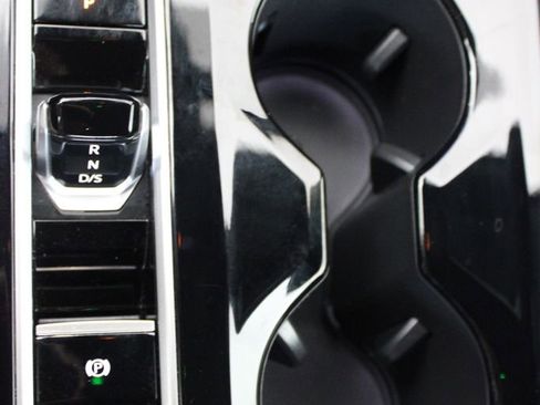 Used 2025 Volkswagen Atlas Cross Sport SE image 17