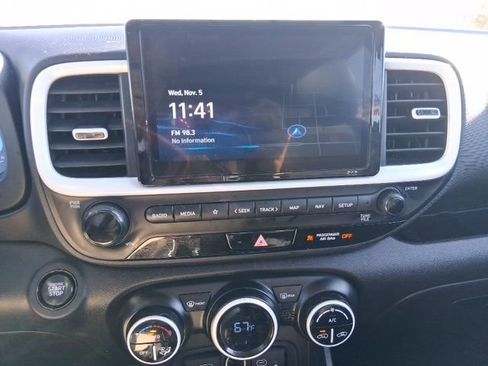 Used 2023 Hyundai Venue Limited image 20