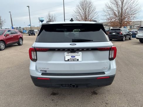 Used 2025 Ford Explorer Active AWD/4WD image 7