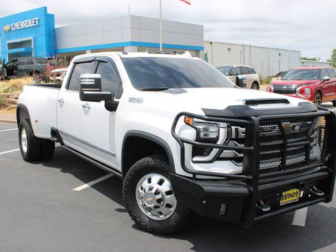 Used 2024 Chevrolet Silverado 3500 High Country w/ High Country Premium Package AWD/4WD image 2