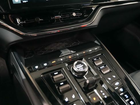 Used 2025 Aston Martin DBX 707 AWD/4WD image 31