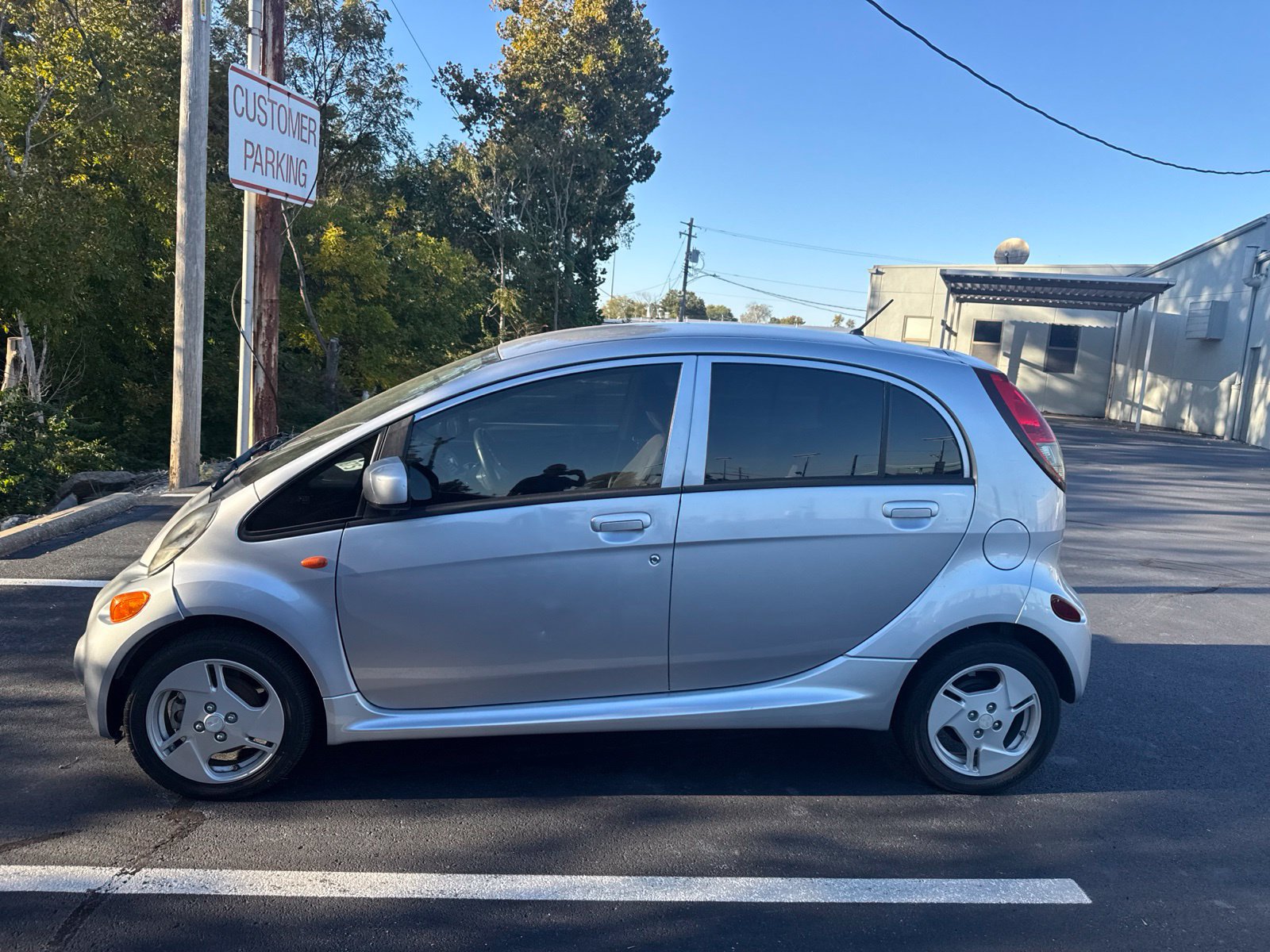 Used 2012 Mitsubishi i SE RWD image 2