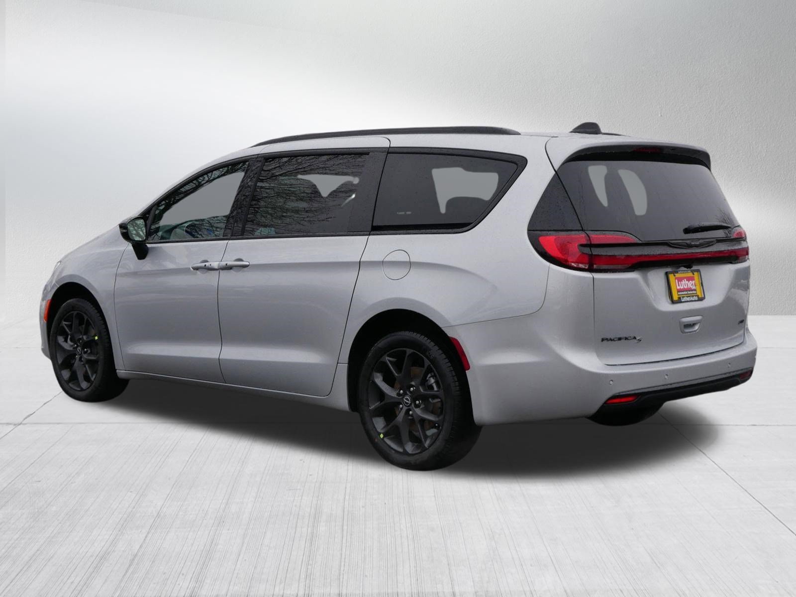 New 2026 Chrysler Pacifica Select w/ S Appearance Package AWD/4WD image 5
