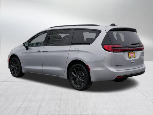 New 2026 Chrysler Pacifica Select image 5