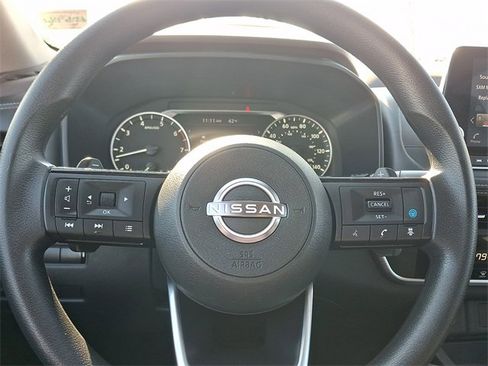 Used 2023 Nissan Rogue SV image 15