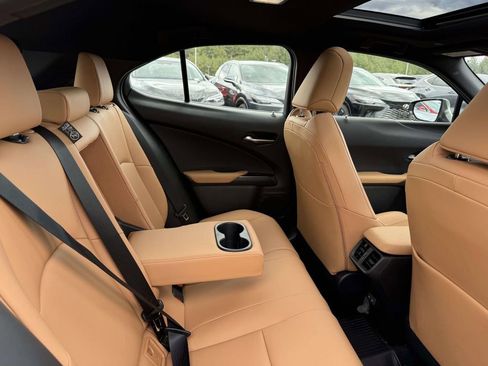 Used 2025 Lexus UX 300h AWD image 16
