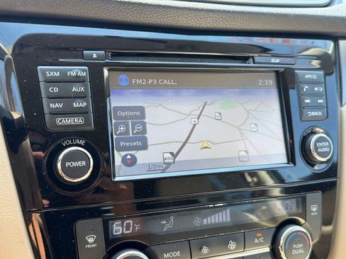 Used 2015 Nissan Rogue SV w/ SV Premium Package image 24