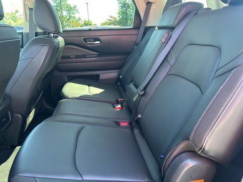 Used 2025 Nissan Pathfinder SL AWD/4WD image 20
