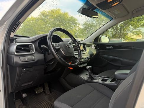 Used 2019 Kia Sorento FWD V6 w/ Option Group 020 image 9